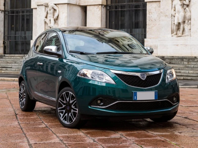 LANCIA YPSILON IBRIDA